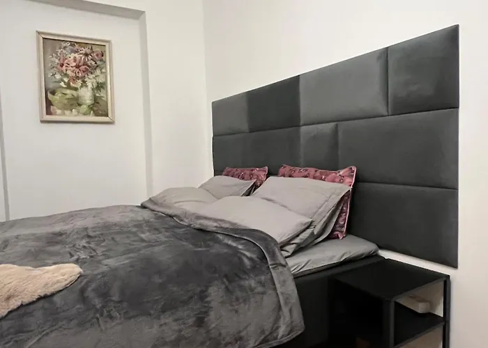 Stylish In Eveles Street *