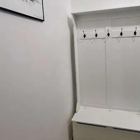 Stylish In Eveles Street *