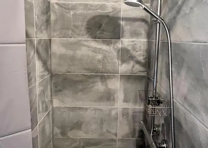 Stylish In Eveles Street *